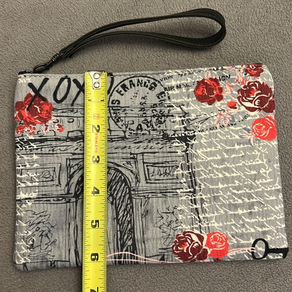 Zippered Wristlet - XOXO France and Roses . NWOT - Picture 7 of 7